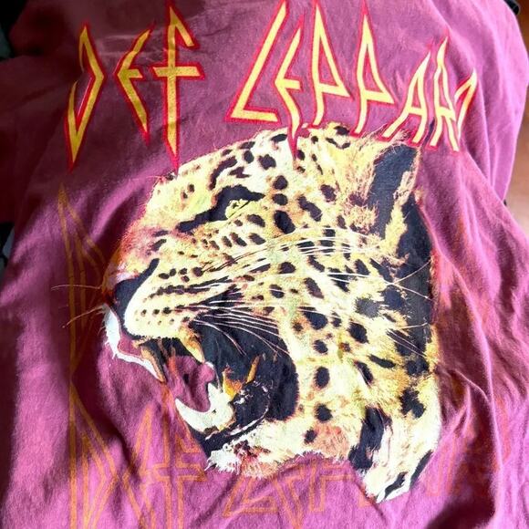 Def Leppard New T-shirt Tee in Dusty Rose, Size L, Pre-owned Condition - Picture 2 of 5